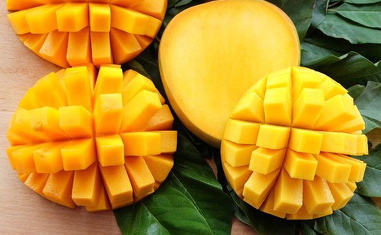 Preparing the Mangoes